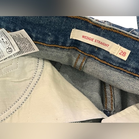 Levi's Wedgie Straight Jeans, Size 28, NWOT - Picture 9 of 16